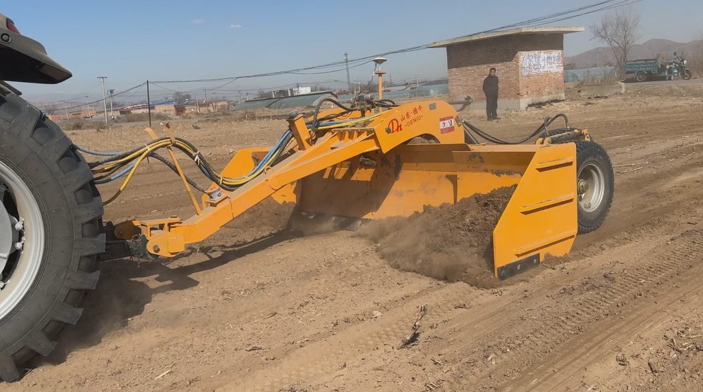 Hydraulic land leveler blade moving heavy soil